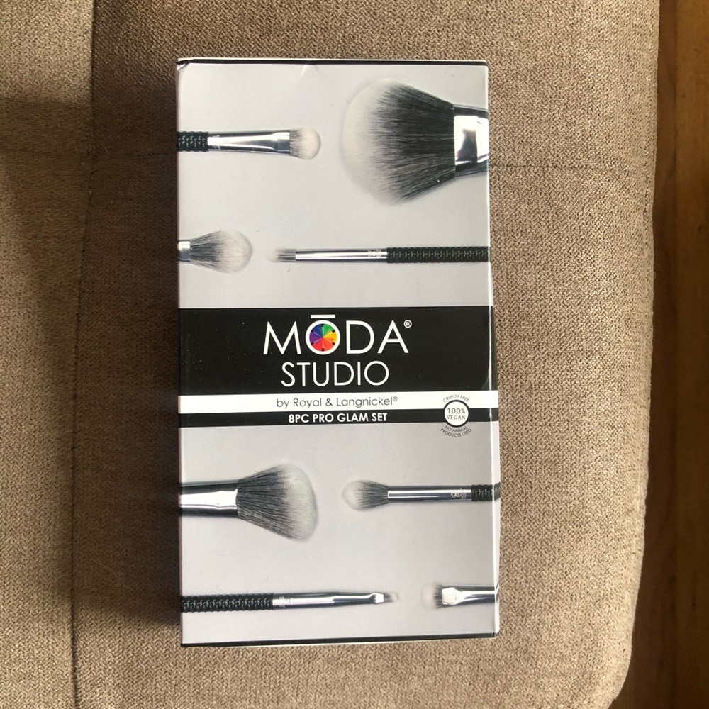 Moda Studio 8 piece Pro Glam Set